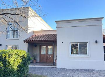 Casa · 160m² · 5 Ambientes · 1 Cochera · Casa en Venta en El Mirasol - No Apta Credito