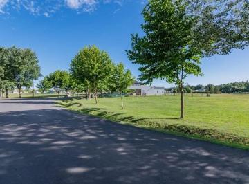 Terreno , Brandsen · Excelente Lote con Vista Al Golf