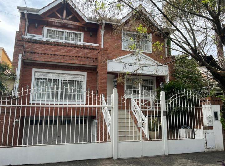 Casa · 290m² · 4 Ambientes · 3 Cocheras