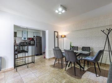 PH · 76m² · 3 Ambientes · Venta Casa de Pasillo Dos Dorm.