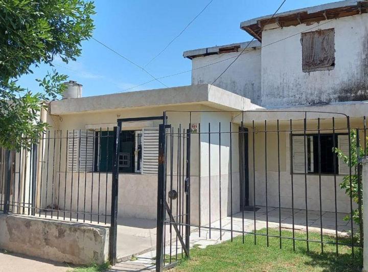 Casa · 238m² · 8 Ambientes · 1 Cochera