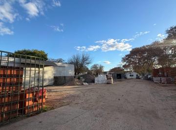 Local comercial · 300m² · 3 Ambientes · 5 Cocheras · Amplio Terreno con Galpon Listo Para Trabajar