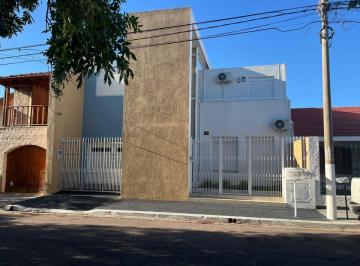 Casa · 283m² · 8 Ambientes · 1 Cochera · Casa en Maestros Pampeanos 421 - Villa Elvina