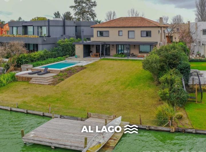 Casa · 320m² · 7 Ambientes · 4 Cocheras