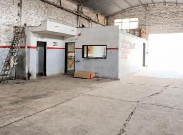 Bodega-Galpón · 430m² · Galpón en Alquiler en Av J J Rolón