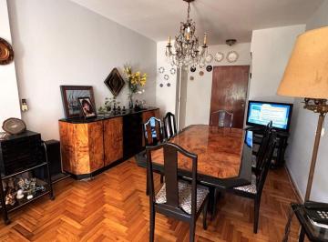 Departamento de 4 ambientes, Almagro · 4 Ambientes Al Frente con Balcon Patio y Dependencia. apto Credito