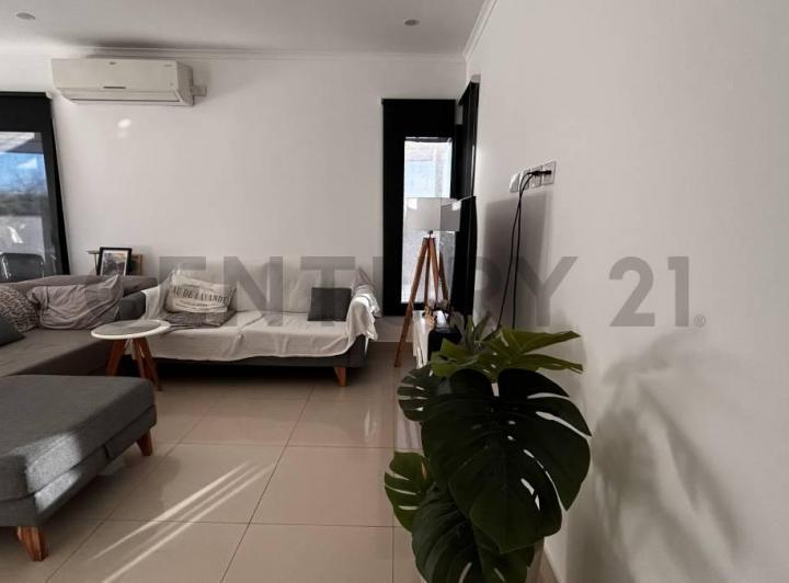 Casa · 183m² · 5 Ambientes · 2 Cocheras