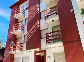 Casa · 38m² · 3 Ambientes · Oportunidad, Departamento de 3 Ambientes con Gas Natural!