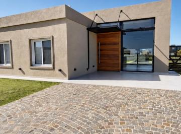 Casa · 123m² · 4 Ambientes · 1 Cochera · Casa en Venta, 4 Ambientes, Barrio San Felipe, Canning, 3 Dorm.