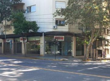 Local comercial · 135m² · Av Juramento Esquina 11 de Septiembre - Local Unico en Esquina - Venta / Alquiler