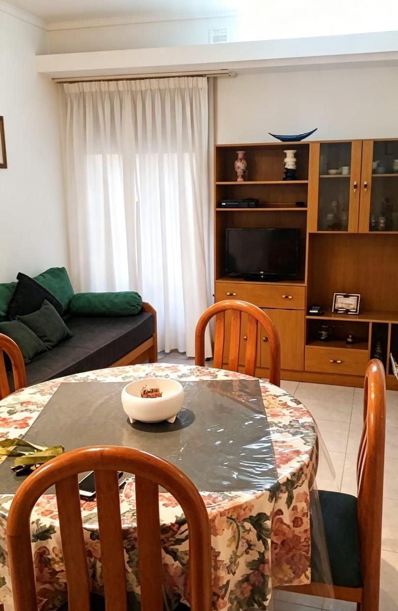 Venta de departamento de 2 ambientes al contrafrente