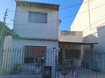 Casa · 103m² · 6 Ambientes · 1 Cochera · "Venta en Block" 2 Casas de 3amb. C/u. C/ Cochera.