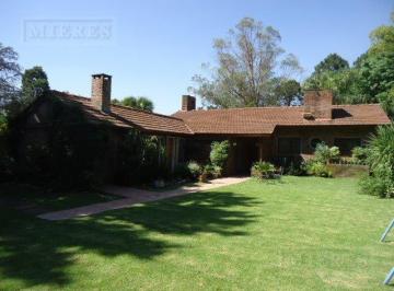 Casa · 220m² · 4 Ambientes · 1 Cochera · Casa de 220 m. en Highland Park