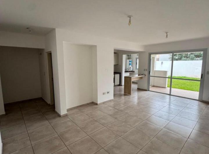 Casa · 140m² · 4 Ambientes · 2 Cocheras