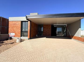 Casa de 4 ambientes, Córdoba · Casa en Venta en Cuestas de Manantiales - 2/3 Dorm., Pileta y Cochera Doble