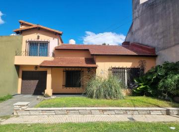 Casa de 3 ambientes, Hurlingham · Chalet 3 Ambientes en Alquiler con Garage, Jardin y Piscina, Parque Johnston, Hurlingham
