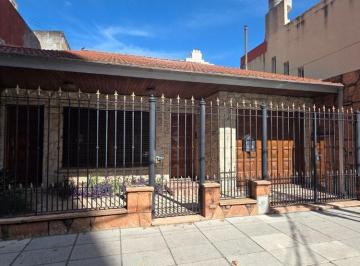 Casa · 150m² · 3 Ambientes · 1 Cochera · Casa 3 Ambientes con Cochera Alquiler Lanus Oeste