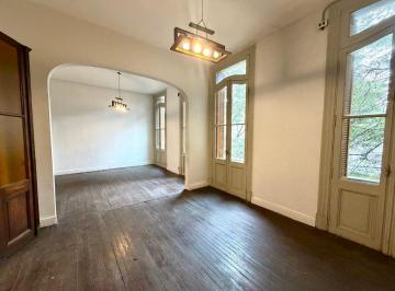 Casa · 182m² · 4 Ambientes · Venta - Casa de Estilo en Centro, Rosario