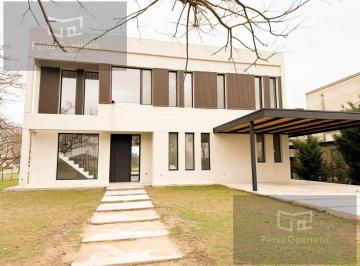 Casa · 220m² · 5 Ambientes · 2 Cocheras · Casa en Venta a La Laguna en Islas