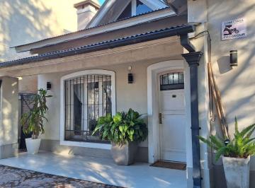 Casa de 4 ambientes, Morón · Chalet de 4 Ambientes en Castelar Sur — a Solo 7 Cuadras de La Estación