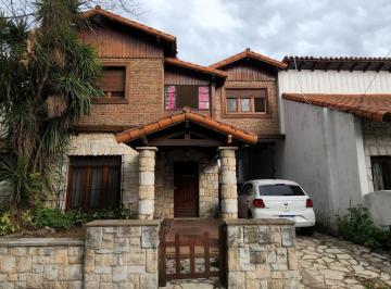 Casa · 220m² · 6 Ambientes · 3 Cocheras · Chalet de 2 Plantas en Lote de 314 m² (Retasado)
