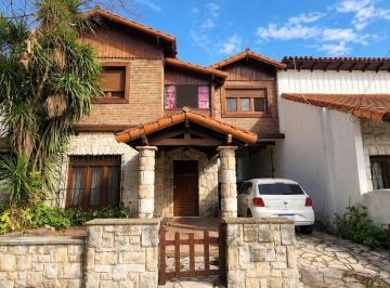 Casa · 220m² · 6 Ambientes · 3 Cocheras · Chalet de 2 Plantas en Lote de 314 m² (Retasado)
