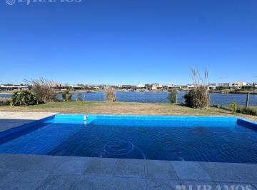Casa · 140m² · 3 Ambientes · 4 Cocheras · Casa Al Agua en San Sebastián