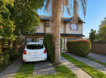 Casa · 70m² · 3 Ambientes · 2 Cocheras · Dulplex Tres Ambientes, C/ Cochera Doble, y Parque. en Venta