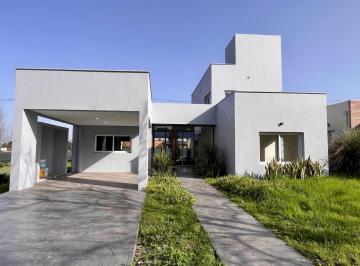 Casa · 189m² · 4 Ambientes · 1 Cochera · Casa en Country Vilanova, Yerba Buena