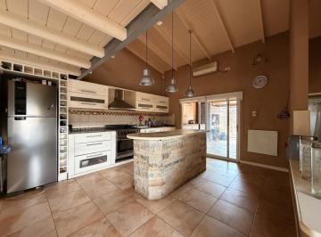 PH · 200m² · 4 Ambientes · PH en Alquiler de 4 Ambientes con Patio en Lanus Oeste