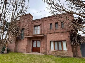 Casa · 325m² · 7 Ambientes · 2 Cocheras · Casa Excepcional en Venta | Murphy