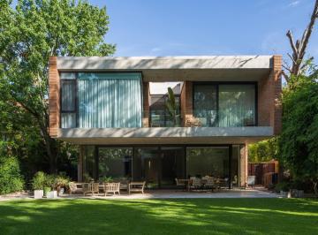 Casa · 507m² · 6 Ambientes · 7 Cocheras · Casa en Venta con Diseño de Arquitectura Única en San Isidro Chico