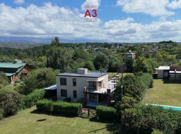 Casa de 4 ambientes, Potrero de Garay · Moderna Casa con Quincho y Pileta en Potrero de Garay a 300 m del Lago