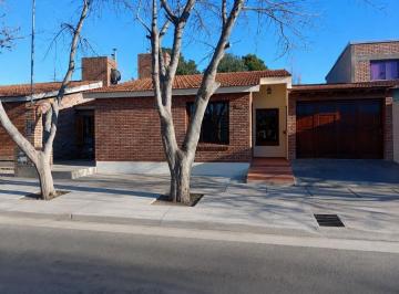 Casa · 3 Dormitorios · 2 Cocheras · Casa 3 Dorm.