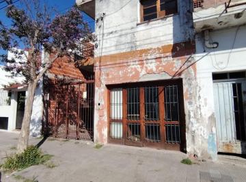 Casa · 150m² · 6 Ambientes · 1 Cochera · Venta Casa con Local Almirante Brown