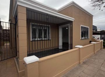 Casa · 100m² · 3 Ambientes · Excelente Casa 3 Ambientes en Alquiler con Fondo