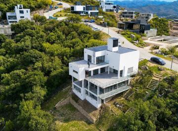 Casa · 440m² · 5 Ambientes · 2 Cocheras · Casa a Estrenar en Country La Deseada