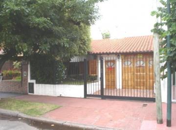 Casa · 110m² · 3 Ambientes · 1 Cochera · Casa 3 Ambientes Jardín - Martinez