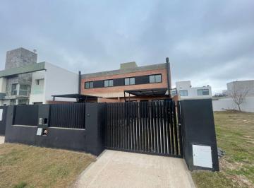 Casa de 5 ambientes, Córdoba · Venta Duplex 3 Dorm. Frente Espacio Verde a Estrenar - Colinas de Manantiales