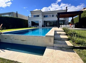 Casa · 326m² · 7 Ambientes · 2 Cocheras · Casa en Venta en Virazon Al Lago