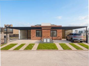 Casa · 182m² · 4 Ambientes · 1 Cochera · Casa en Altos de Manantiales