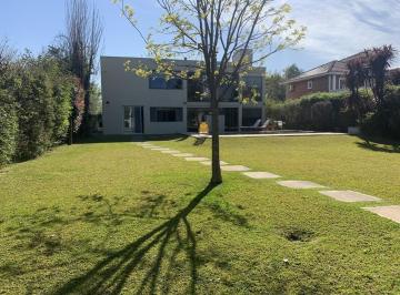 Casa · 360m² · 10 Ambientes · 4 Cocheras · Casa en Alquiler Anual Sin Muebles Sobre Lote Interno en Santa Maria de Tigre