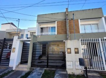 Casa de 4 ambientes, Salta · Dúplex en Alquiler C/ Cochera en Grand Bourg
