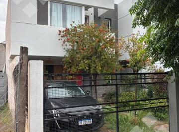 PH · 130m² · 4 Ambientes · 1 Cochera · PH en Cipolletti
