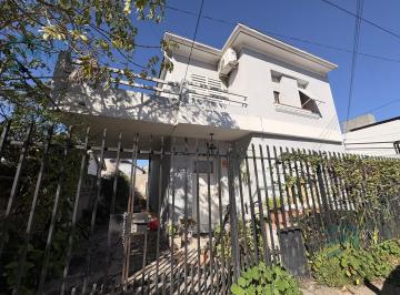 PH · 77m² · 4 Ambientes · 1 Cochera · Venta Casa PH 4amb. con Terraza y Patio, Castelar