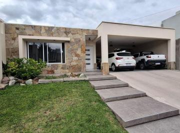 Casa · 190m² · 6 Ambientes · 1 Cochera · Casa en Venta en Privado Barrio Villa Michelo