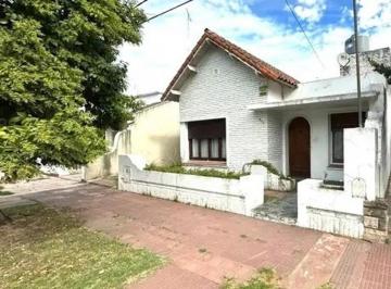 Casa · 120m² · 3 Ambientes · 2 Cocheras · Casa en Zona Centrica - 2 Dorm - Pileta