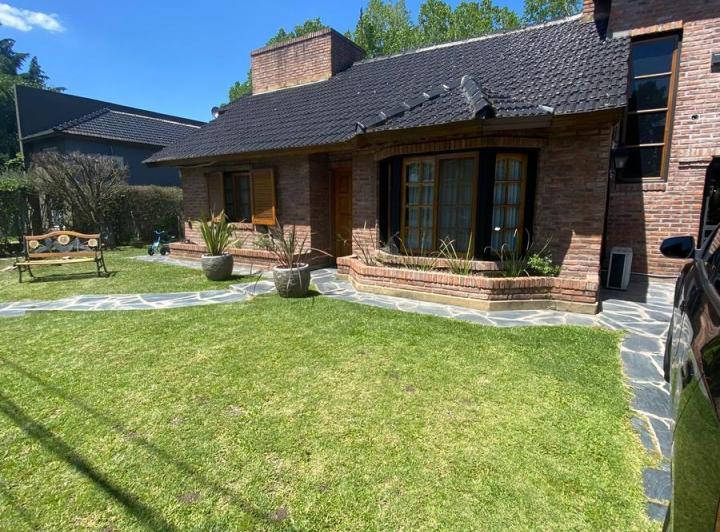 Casa · 220m² · 6 Ambientes