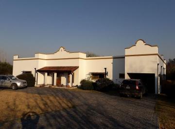 Casa · 300m² · 7 Ambientes · 7 Cocheras · Casa en Venta - Altos de Manzanares