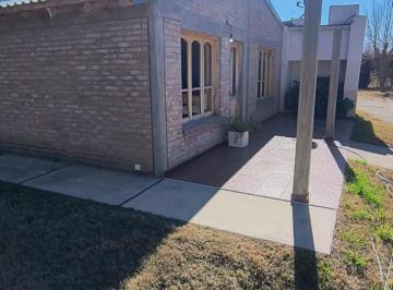 Casa · 145m² · 7 Ambientes · 1 Cochera · Casa 4 Dorm. | 1.300 m² de Terreno | Capitán Montoya – Las Paredes